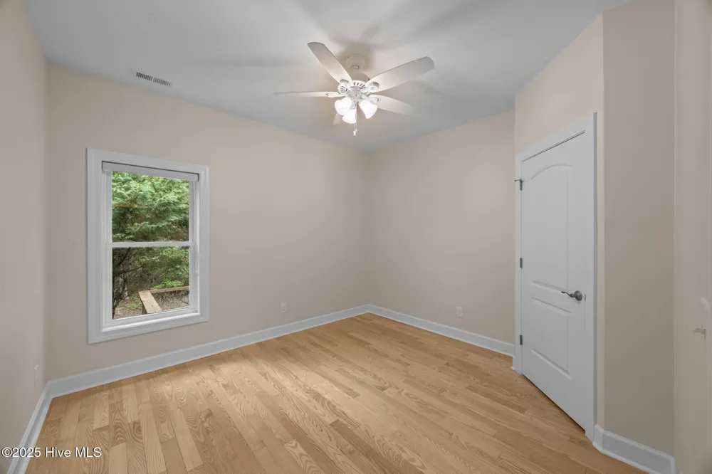 402 Whittaker Point Road Oriental, NC 28571