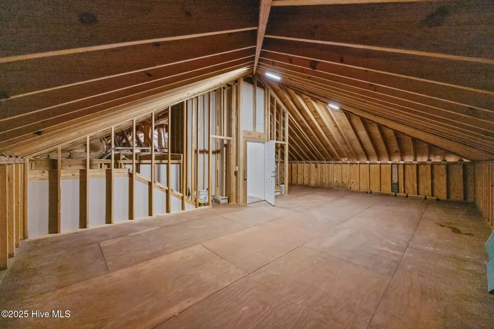 402 Whittaker Point Road Oriental, NC 28571