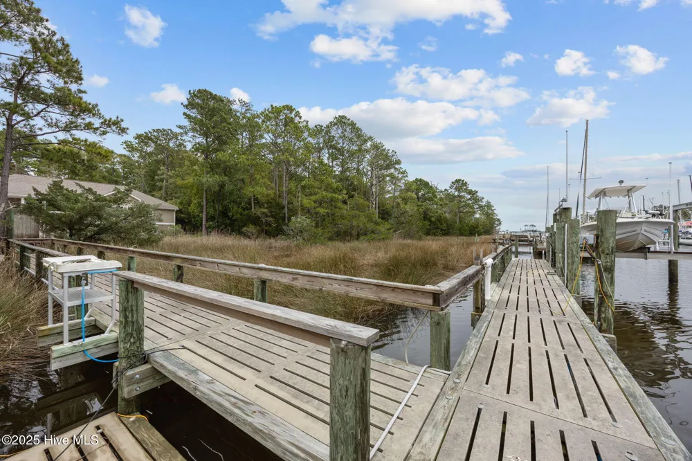 402 Whittaker Point Road Oriental, NC 28571