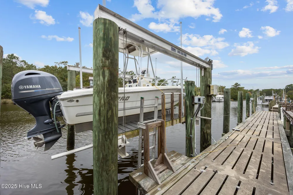 402 Whittaker Point Road Oriental, NC 28571