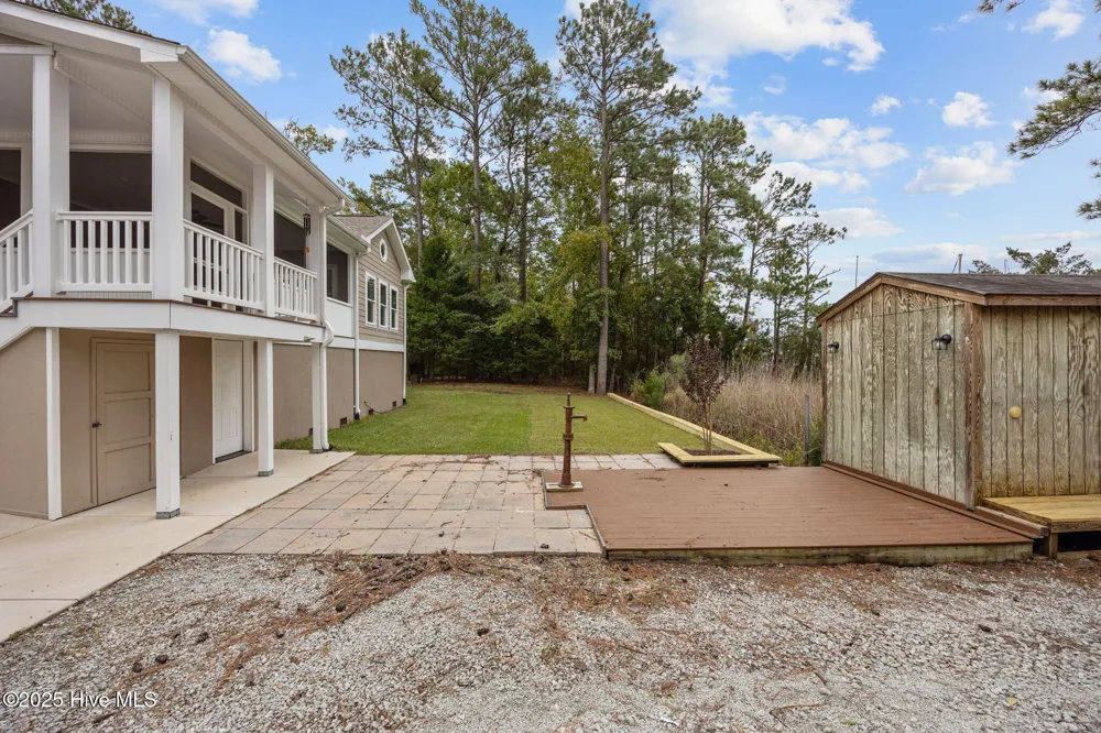 402 Whittaker Point Road Oriental, NC 28571