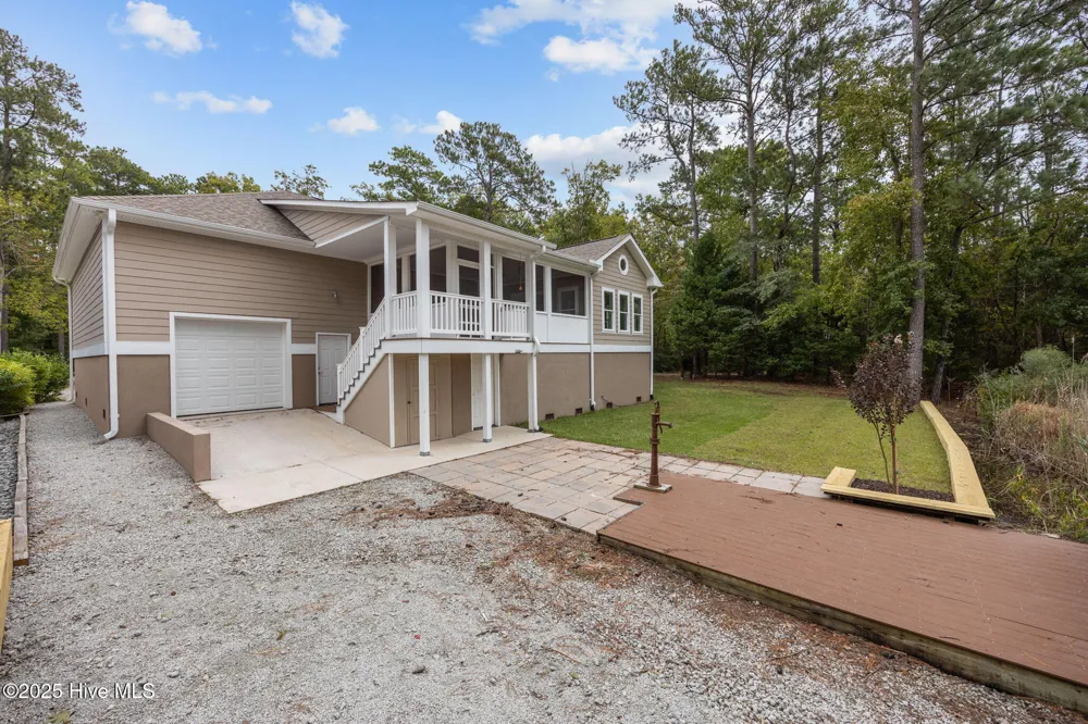 402 Whittaker Point Road Oriental, NC 28571