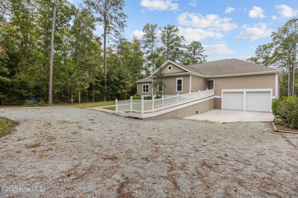 402 Whittaker Point Road Oriental, NC 28571