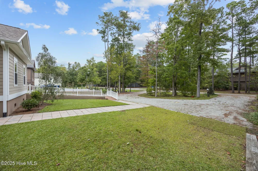 402 Whittaker Point Road Oriental, NC 28571