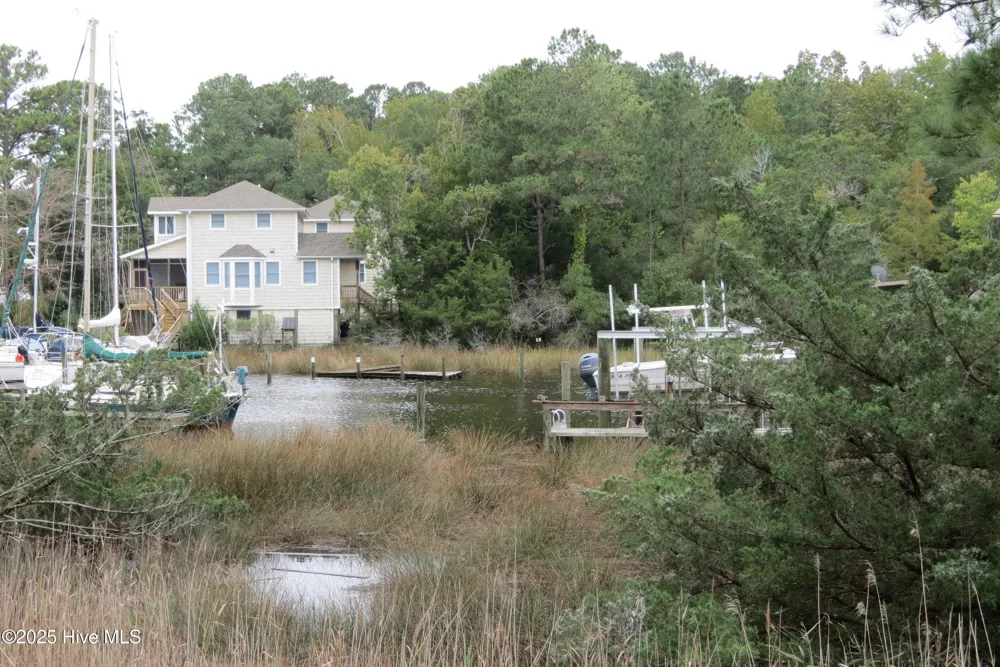 402 Whittaker Point Road Oriental, NC 28571