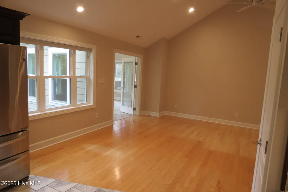 402 Whittaker Point Road Oriental, NC 28571