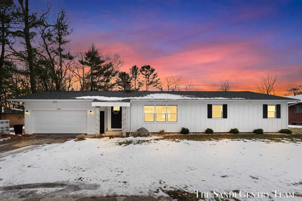 904 E Savidge Street