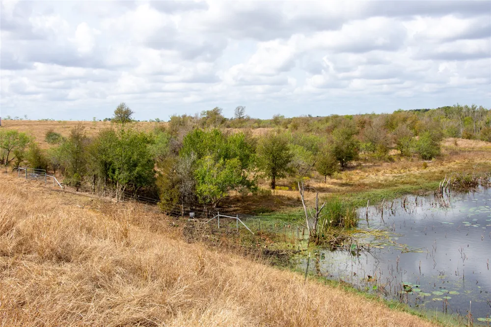 2689 County Road 419 Road Taylor, TX 76574