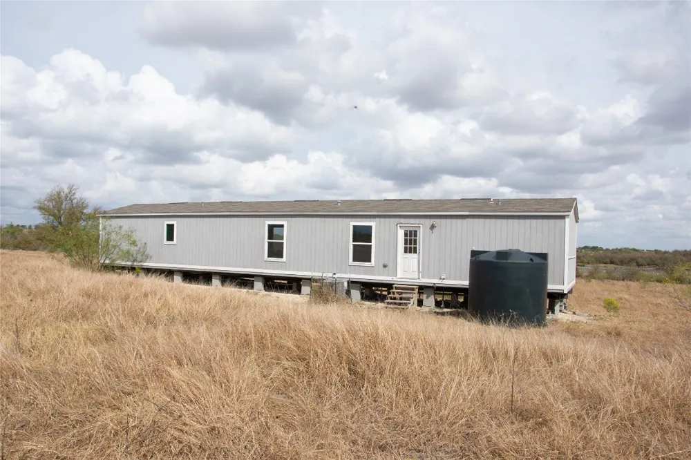 2689 County Road 419 Road Taylor, TX 76574