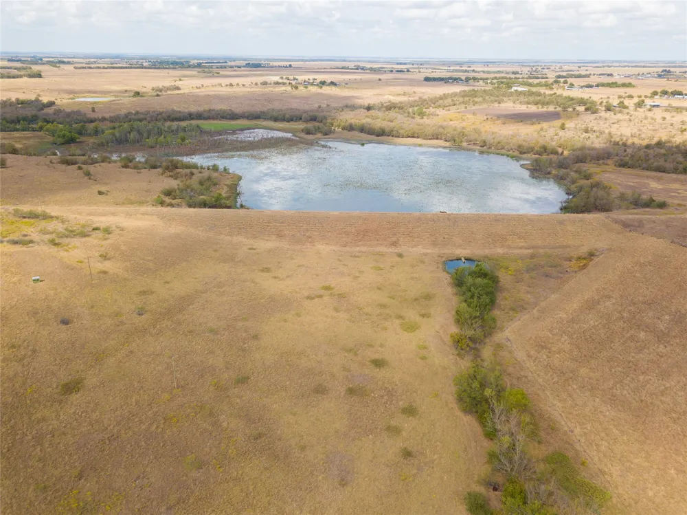 2689 County Road 419 Road Taylor, TX 76574