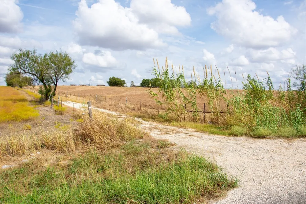 2689 County Road 419 Road Taylor, TX 76574