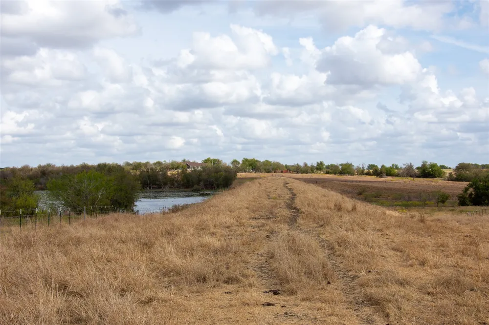 2689 County Road 419 Road Taylor, TX 76574