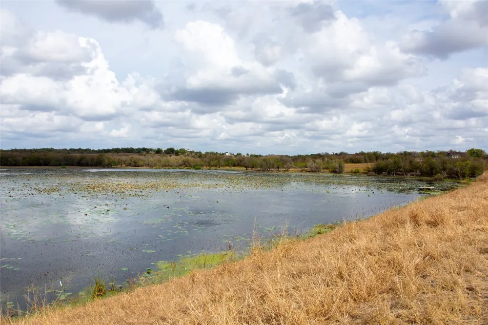 2689 County Road 419 Road Taylor, TX 76574
