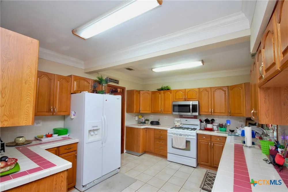 302 S Main Street Schulenburg, TX 78956