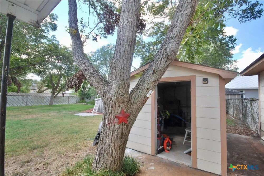 302 S Main Street Schulenburg, TX 78956
