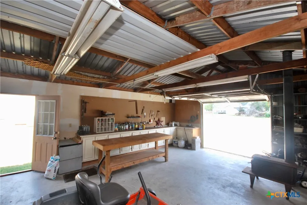 302 S Main Street Schulenburg, TX 78956