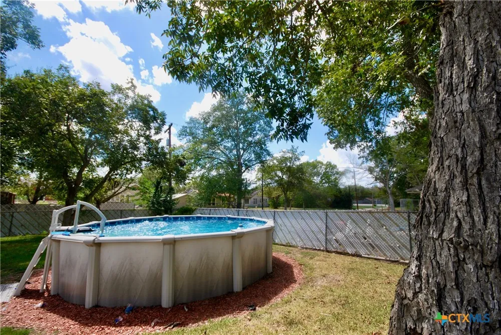 302 S Main Street Schulenburg, TX 78956