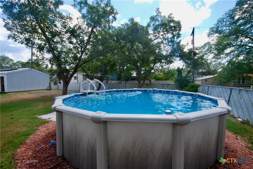 302 S Main Street Schulenburg, TX 78956