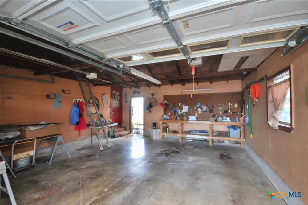 302 S Main Street Schulenburg, TX 78956