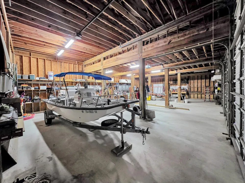 1332 Van Sant Gilchrist, TX 77617