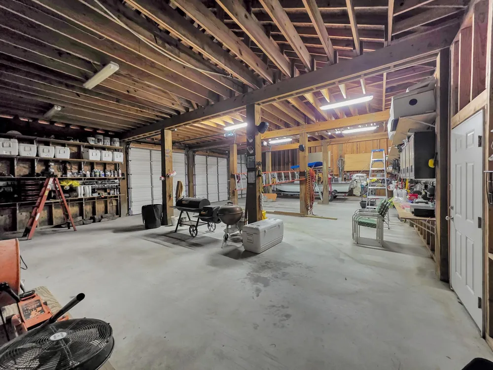 1332 Van Sant Gilchrist, TX 77617