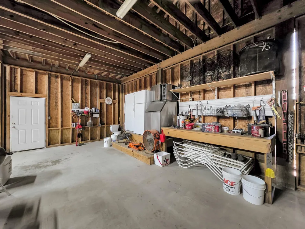 1332 Van Sant Gilchrist, TX 77617