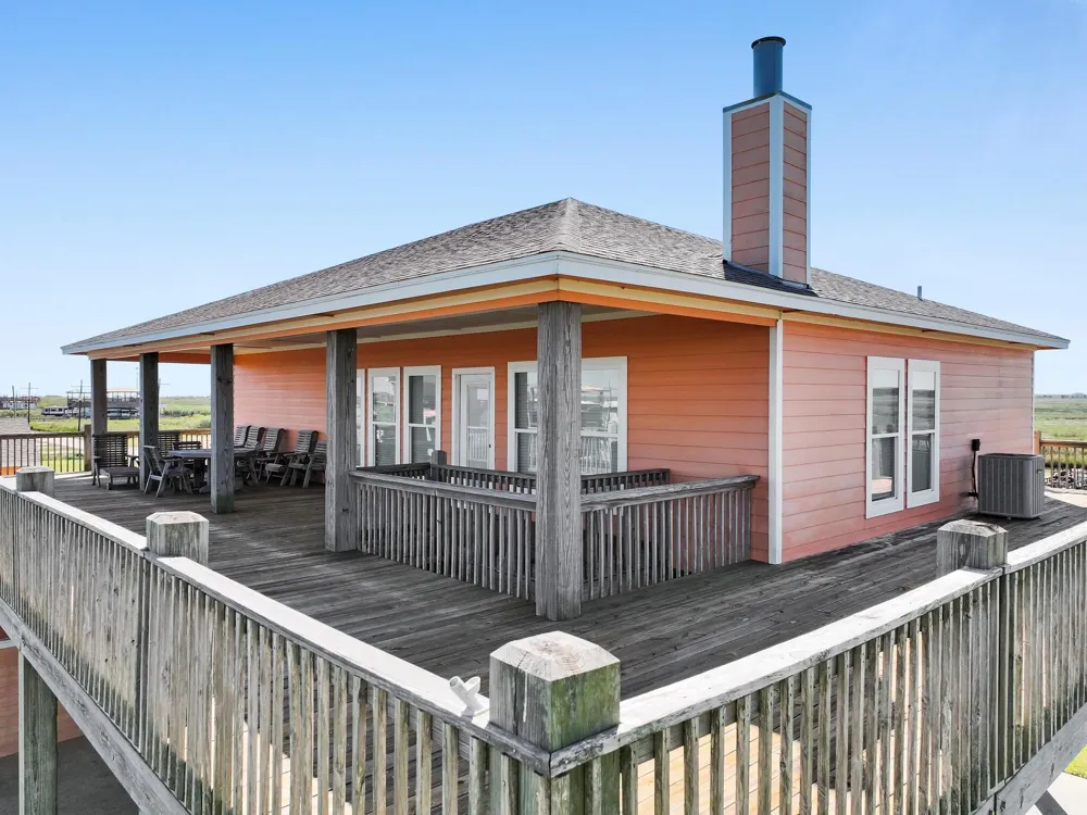 1332 Van Sant Gilchrist, TX 77617