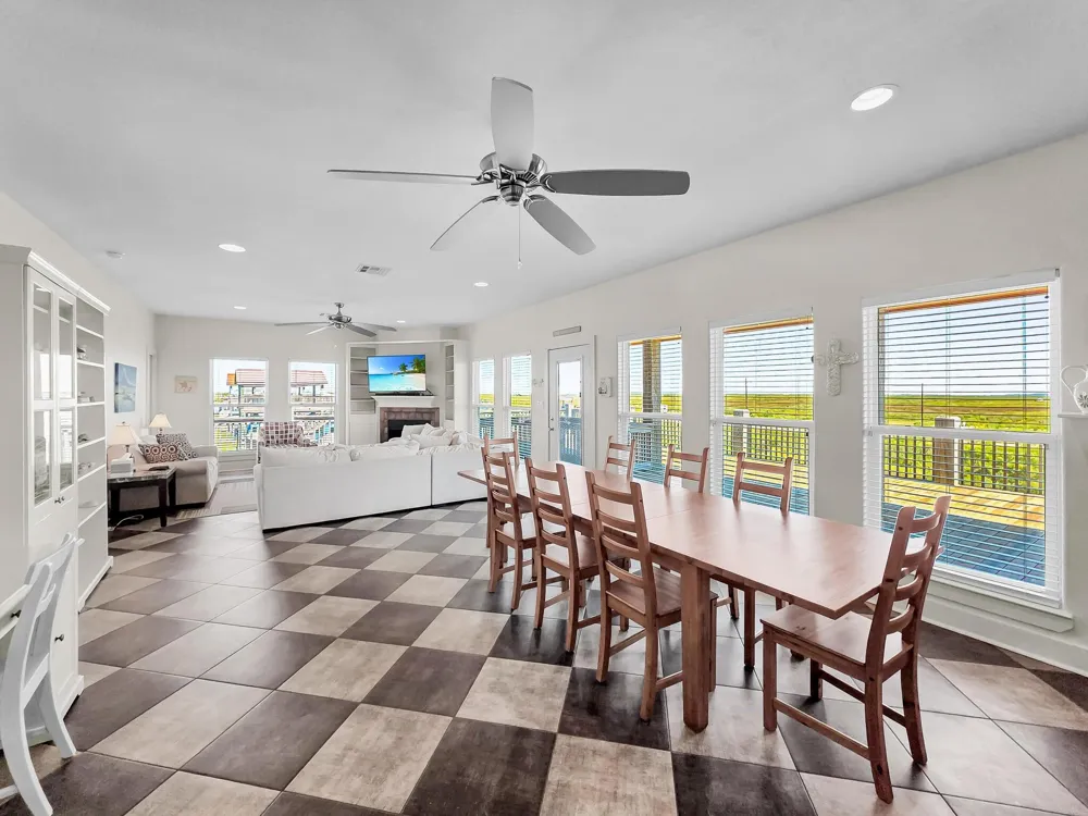 1332 Van Sant Gilchrist, TX 77617