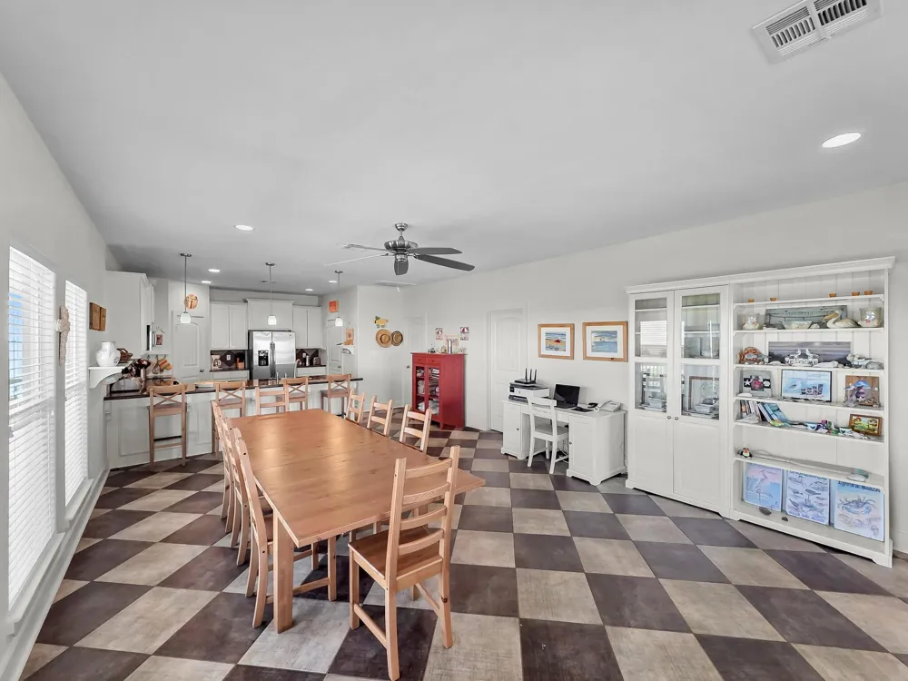 1332 Van Sant Gilchrist, TX 77617