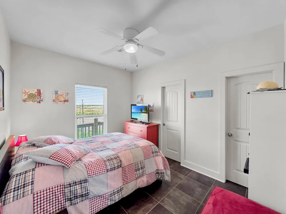 1332 Van Sant Gilchrist, TX 77617