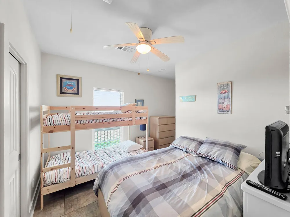 1332 Van Sant Gilchrist, TX 77617