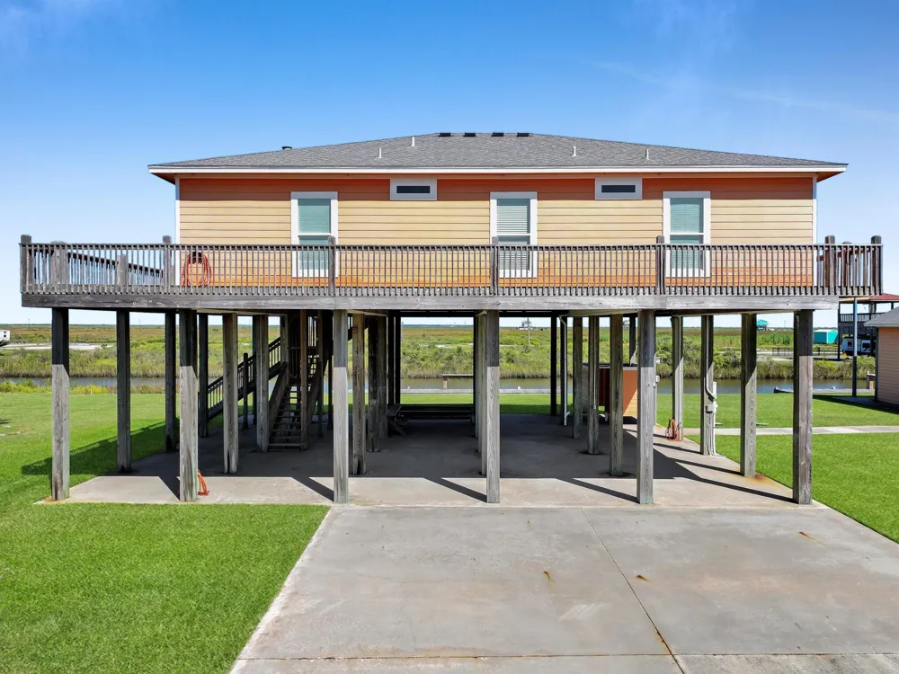 1332 Van Sant Gilchrist, TX 77617