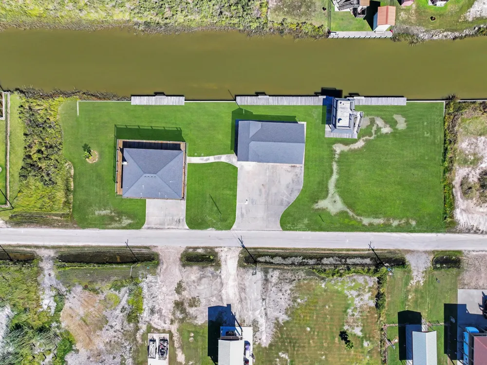 1332 Van Sant Gilchrist, TX 77617