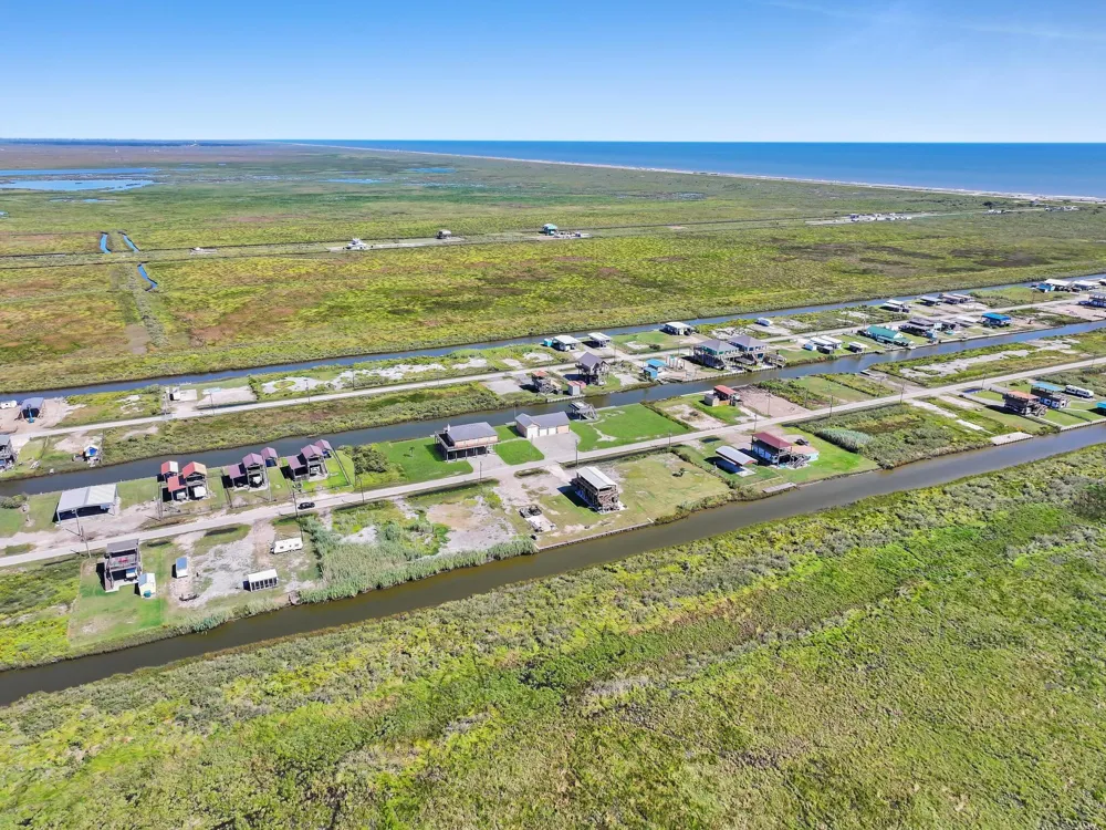 1332 Van Sant Gilchrist, TX 77617