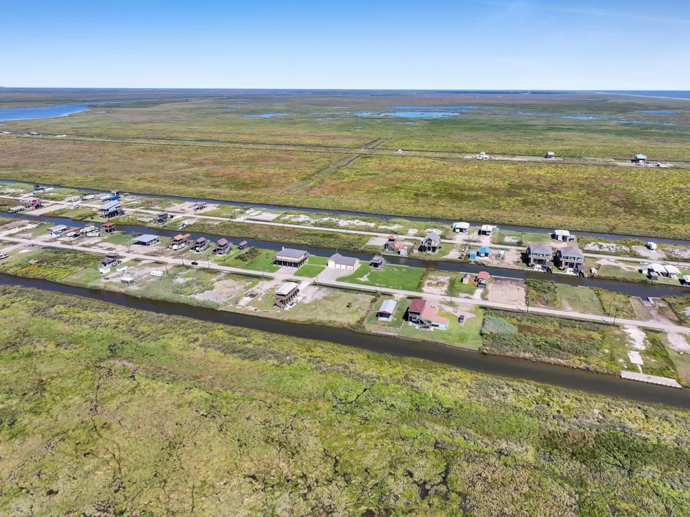 1332 Van Sant Gilchrist, TX 77617