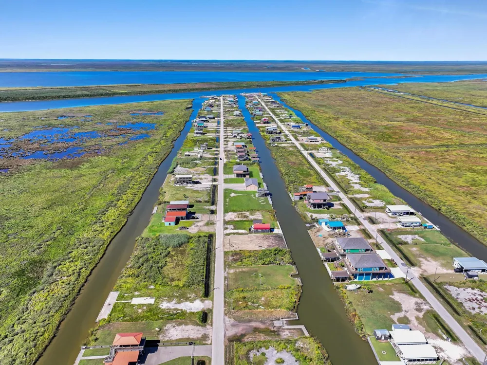 1332 Van Sant Gilchrist, TX 77617