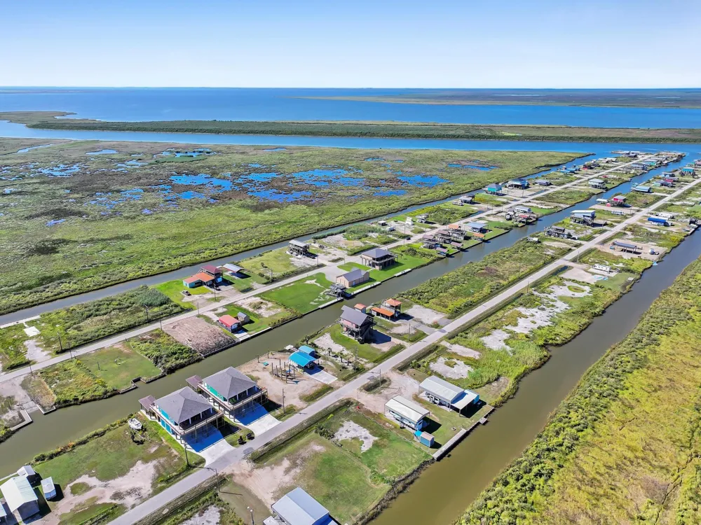 1332 Van Sant Gilchrist, TX 77617