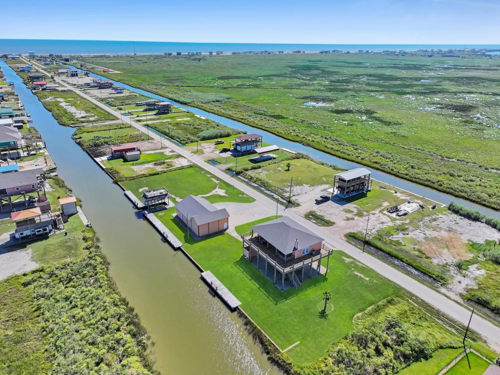 1332 Van Sant Gilchrist, TX 77617