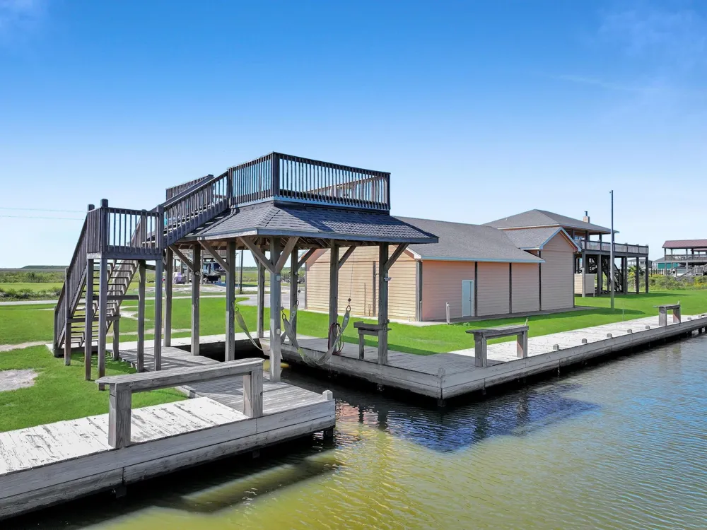1332 Van Sant Gilchrist, TX 77617
