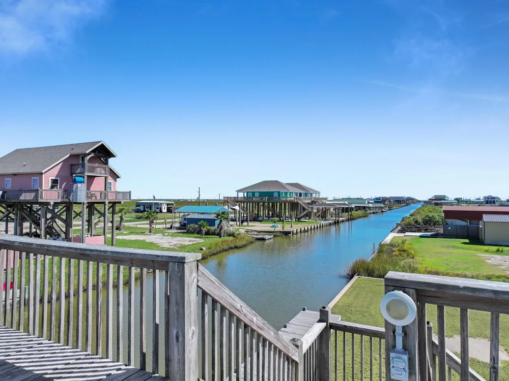 1332 Van Sant Gilchrist, TX 77617