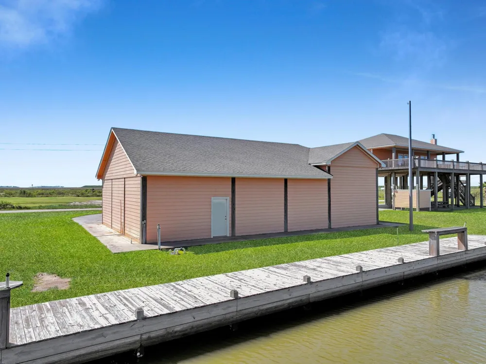 1332 Van Sant Gilchrist, TX 77617