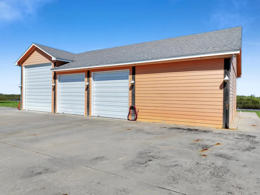 1332 Van Sant Gilchrist, TX 77617