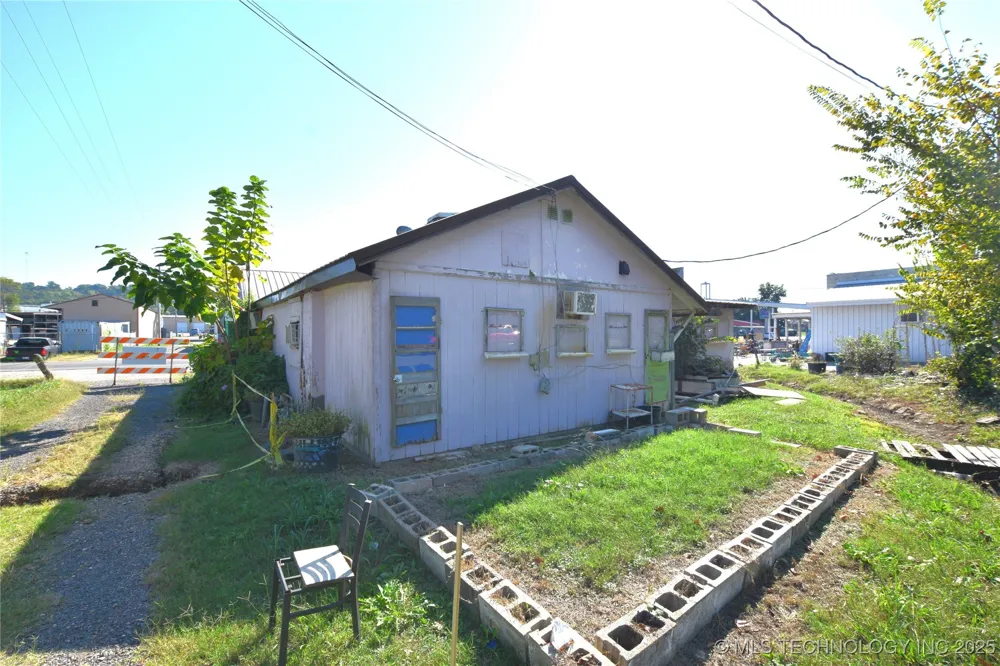 320 S 2nd Street Stilwell, OK 74960