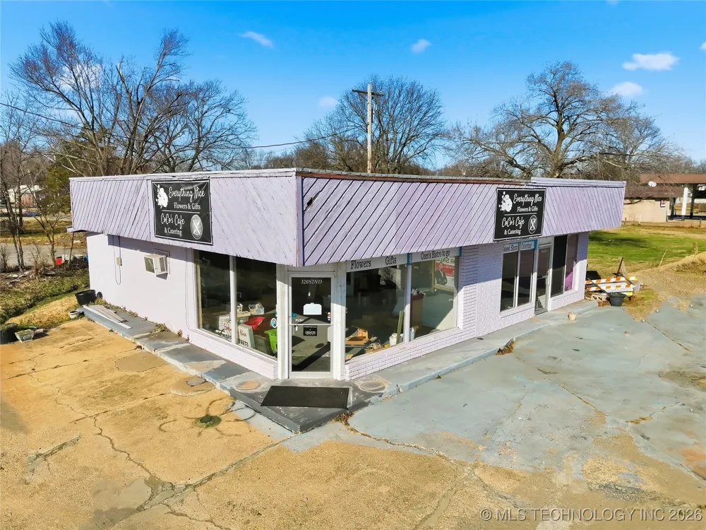 320 S 2nd Street Stilwell, OK 74960