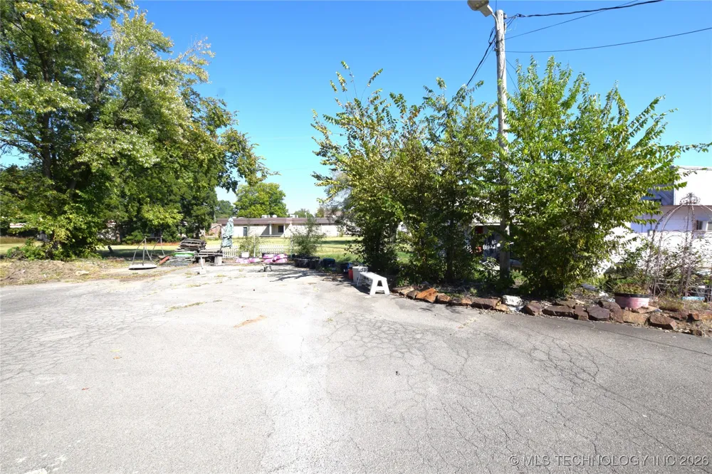 320 S 2nd Street Stilwell, OK 74960