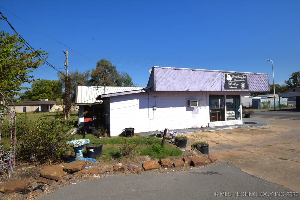 320 S 2nd Street Stilwell, OK 74960