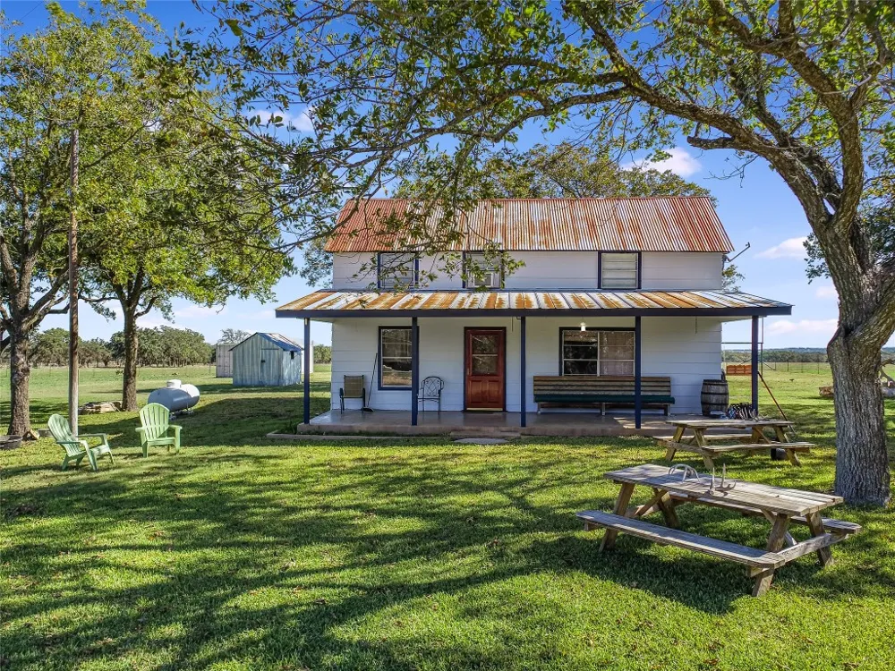 788 Clarence Jacoby Road Fredericksburg, TX 78624