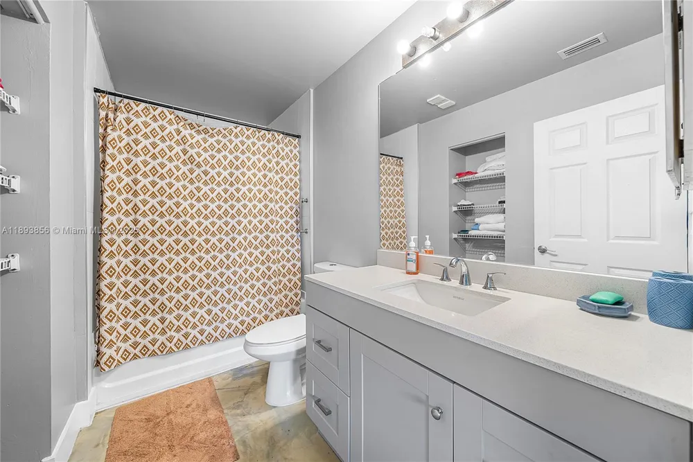 3875 Island club w Lantana, FL 33462
