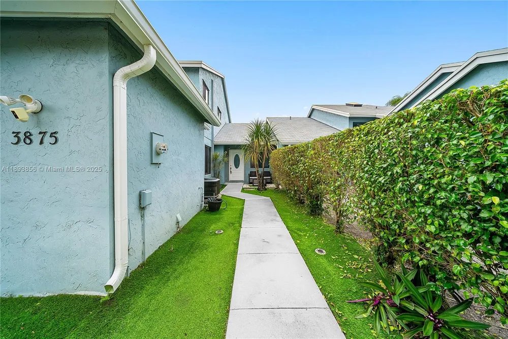 3875 Island club w Lantana, FL 33462