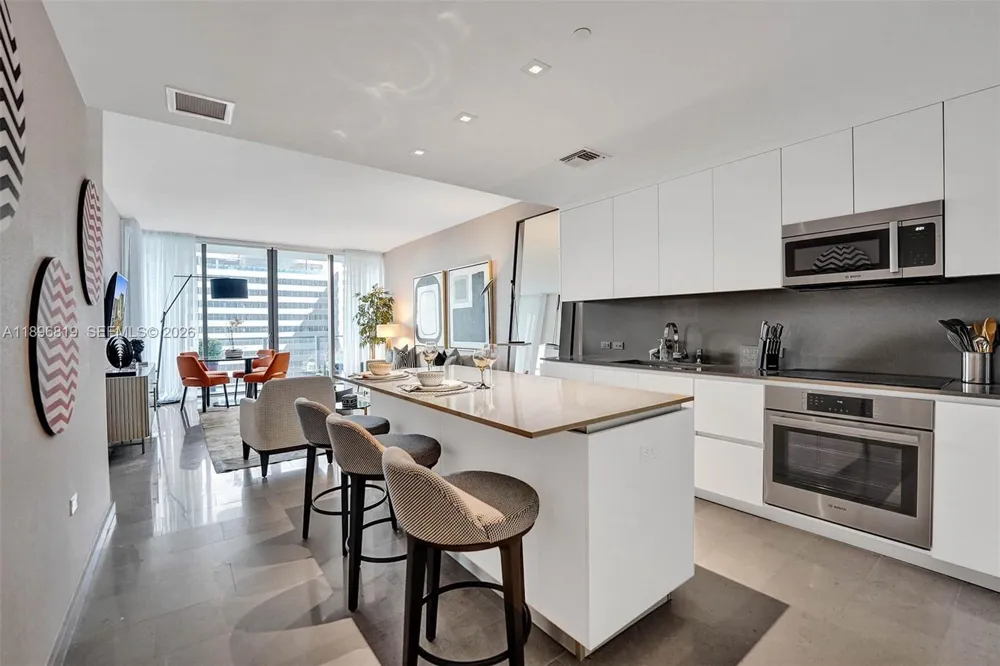 88 SW 7th St #1408 Miami, FL 33130